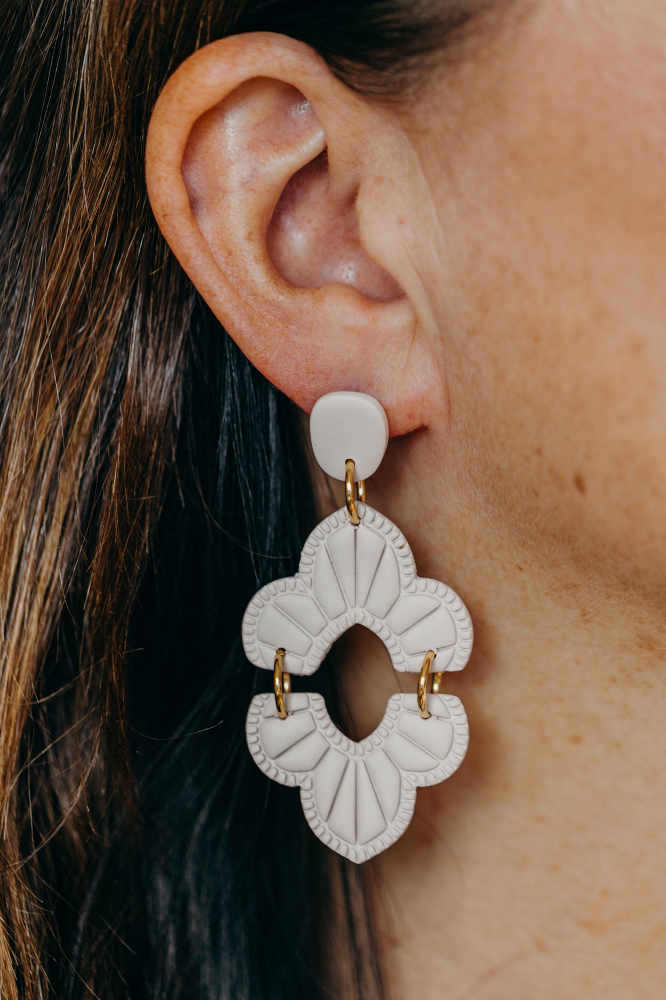 ALEXIS - large cinnamon-colored statement earrings