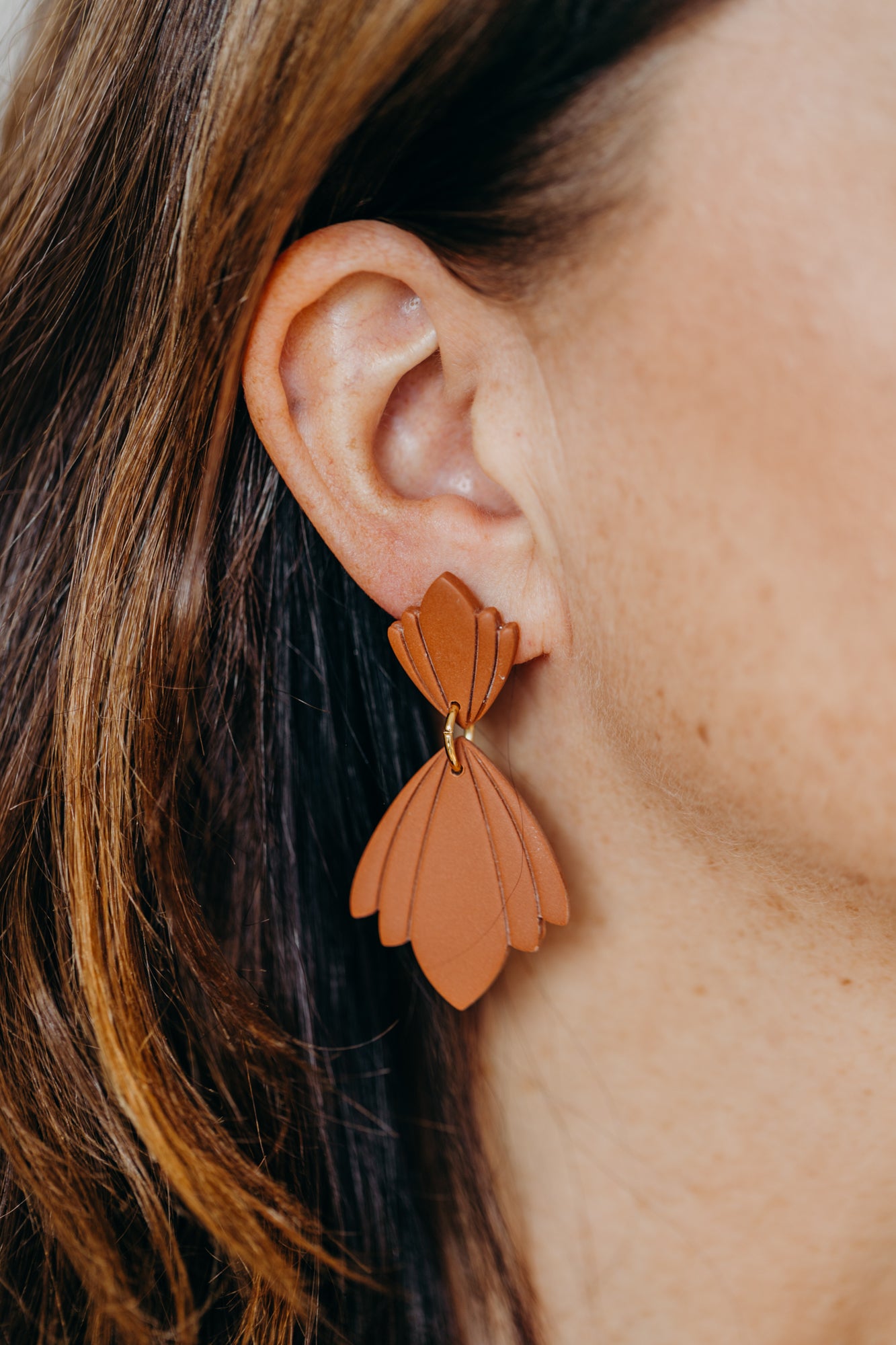 CHARLOTTE - large cinnamon-colored statement earrings
