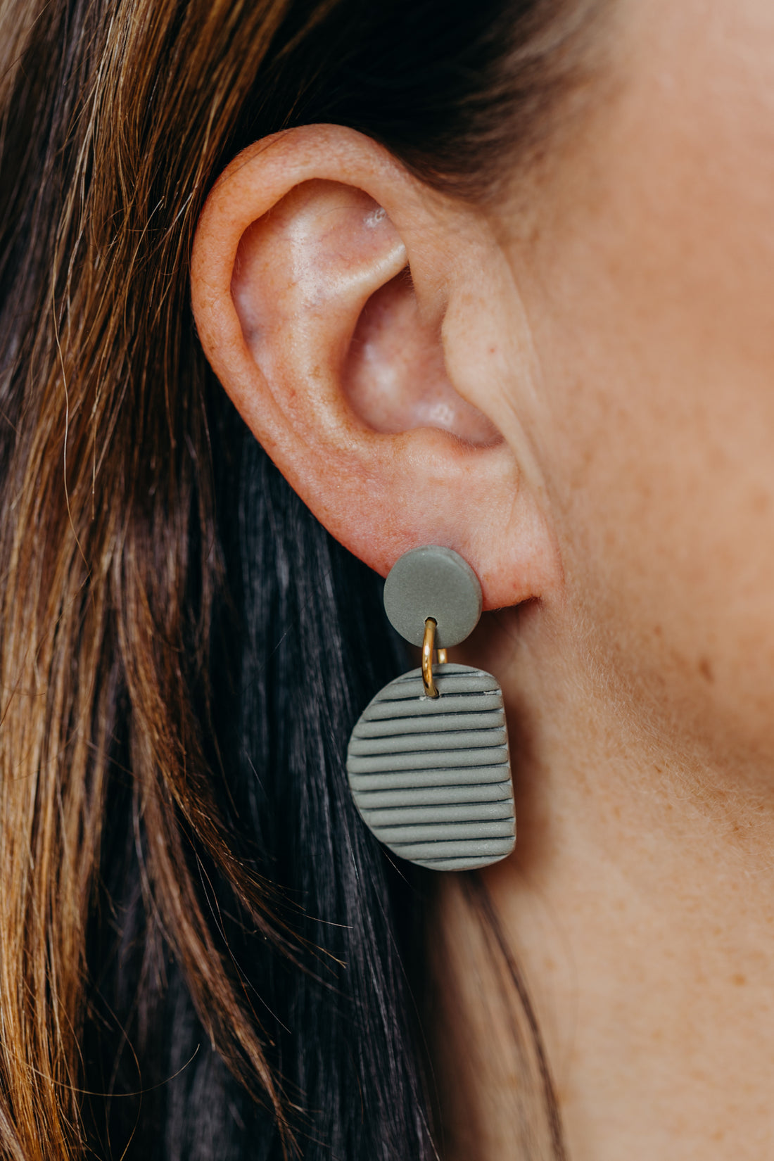 NAELA - striped green earrings