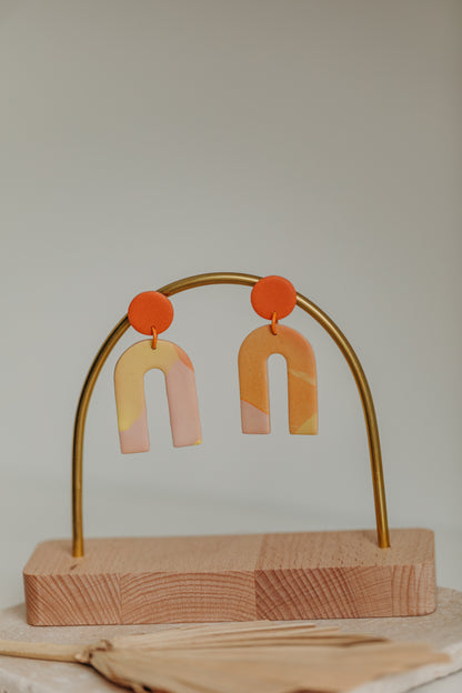 TORI - große Bogen Ohrringe aus Polymer Ton in Gelb, Rosa und Orange