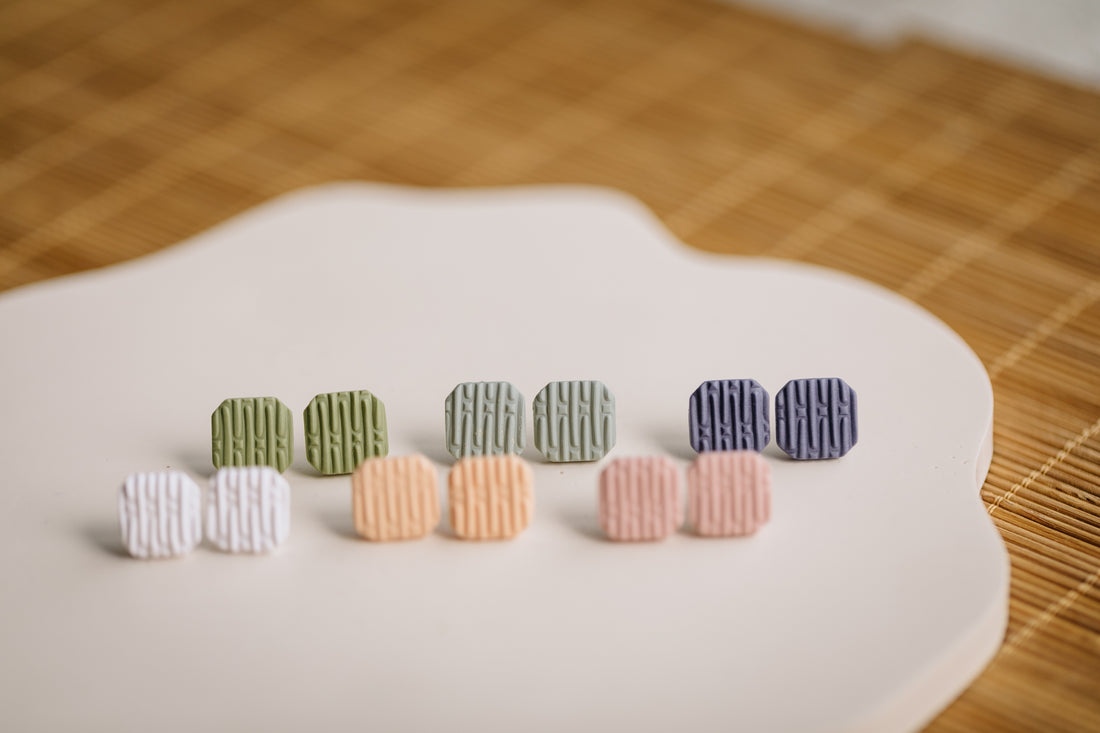 BENA - Eckige gemusterte Ohrstecker aus Polymer Ton