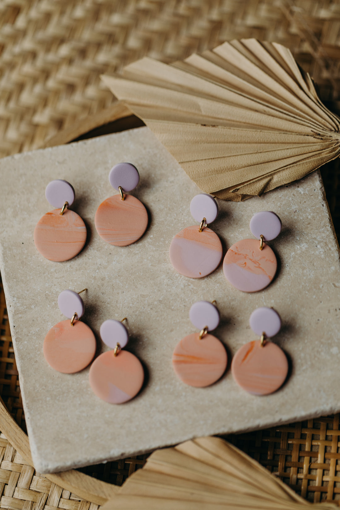 BELLA - runde Ohrringe aus Polymer Ton in Peach, Orange und Hellem Lila