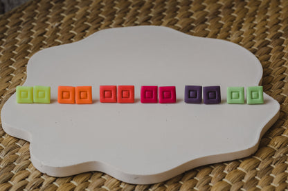 SONA - eckige Neon Ohrstecker aus Polymer Ton