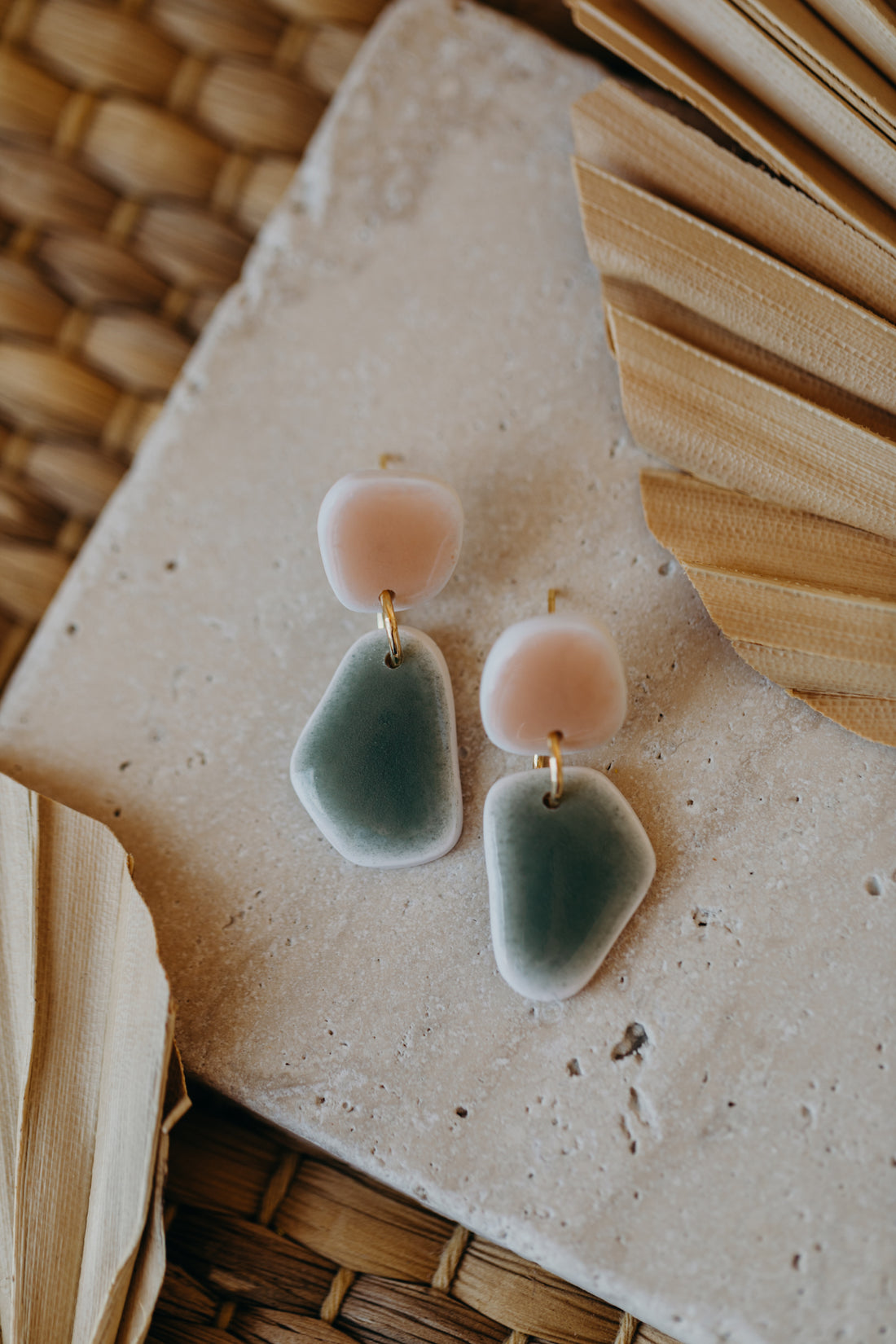 BENU - zweifarbige Polymer Ton Ohrringe Keramik Look