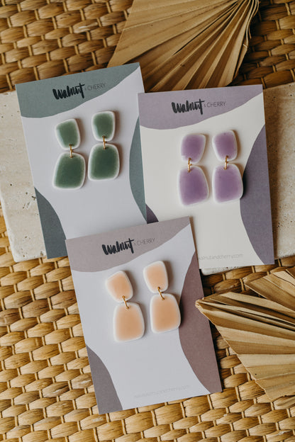 AURELIE - rechteckige apricot farbene Polymer Ton Ohrringe im Keramik Look
