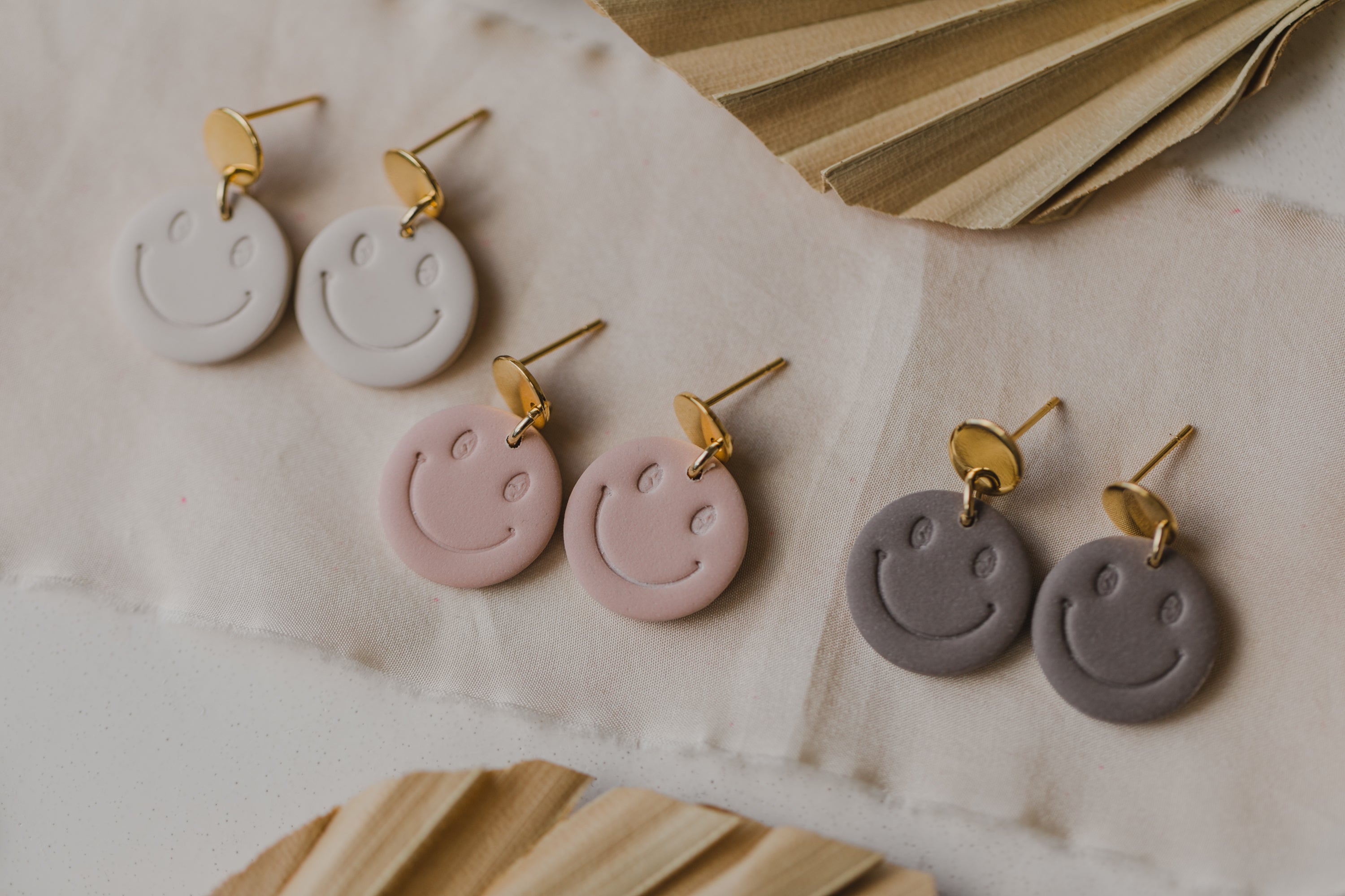 Smiley earrings made of polymer clay in soft colors