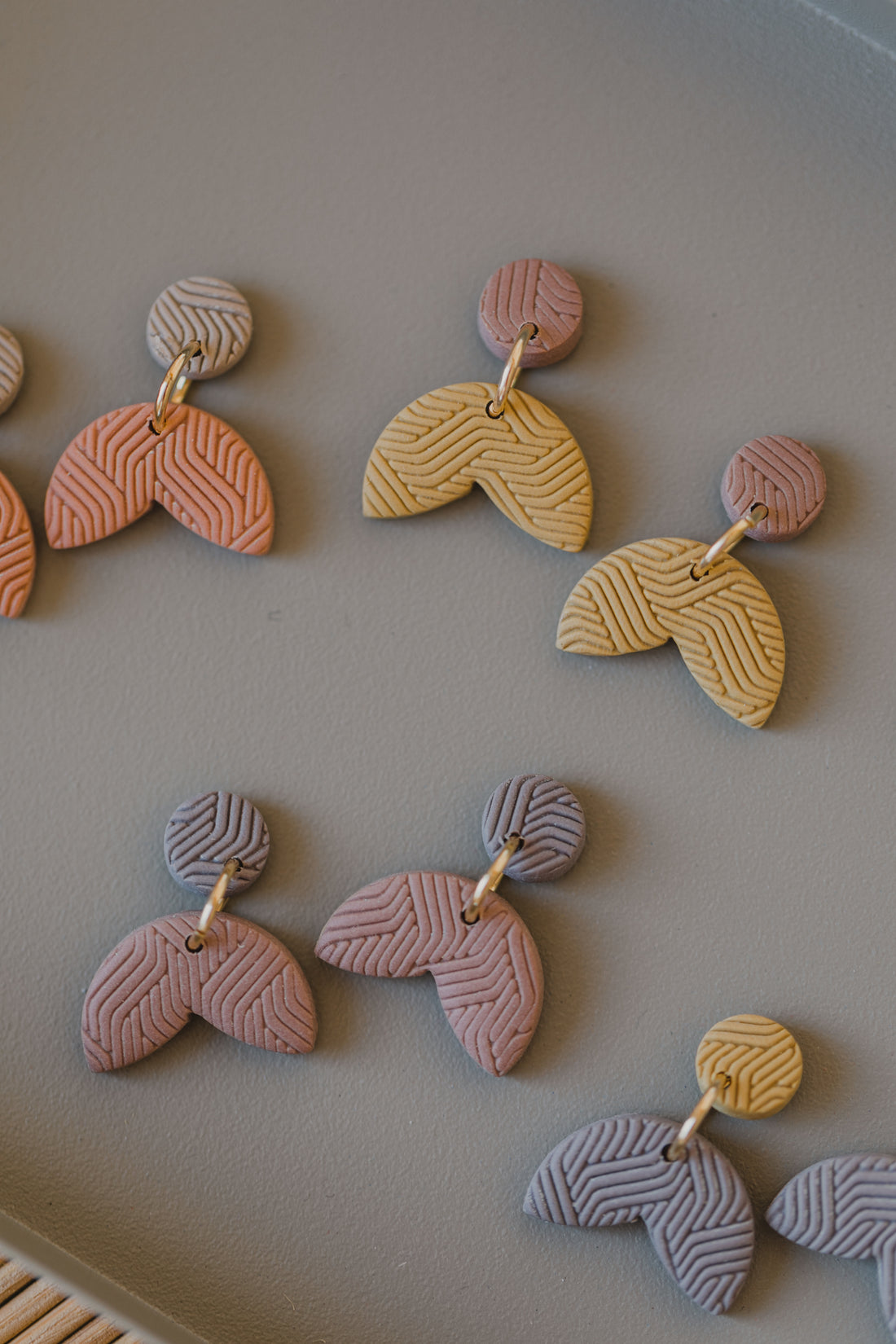 NOMI - small drop earrings in bright colors