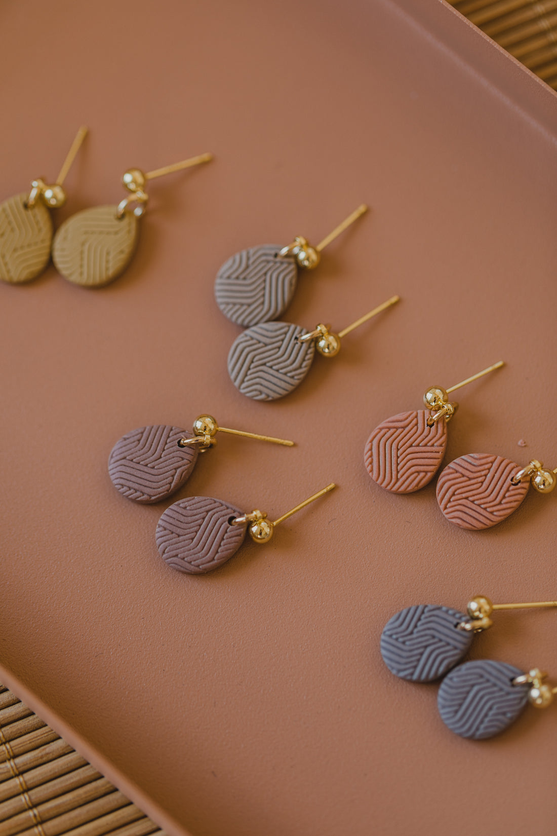 NOMI - small drop earrings in bright colors