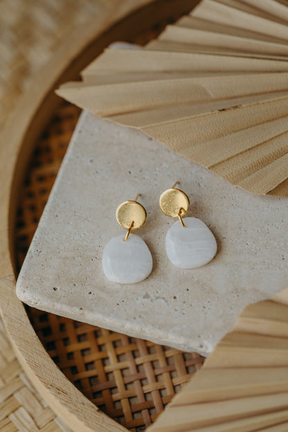 BEA - weiße ovale transparente Ohrringe aus Polymer Ton