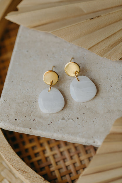 BEA - weiße ovale transparente Ohrringe aus Polymer Ton