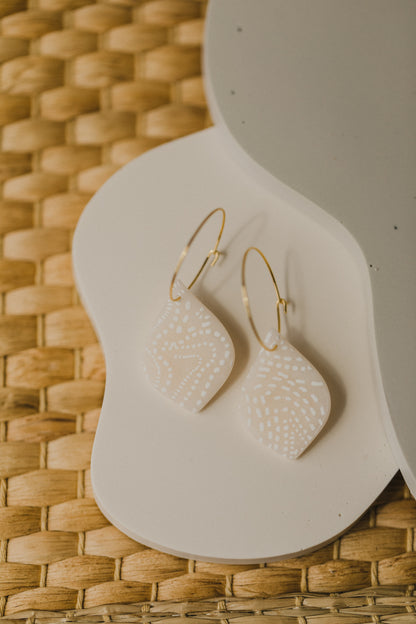 beige Polymer Ton Ohrringe mit weißem Muster