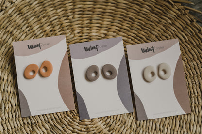 LEONIE - ovale organische Ohrstecker aus Polymer Ton