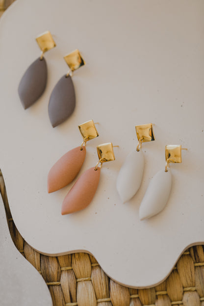 MARJA - small drop earrings gold