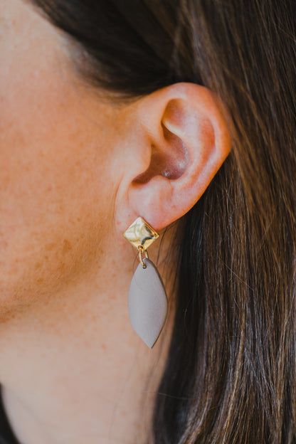 MARJA - small drop earrings gold