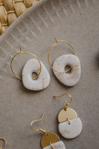 LEE - Creole mit weißem Anhänger aus  Polymer Ton mit Blattgold