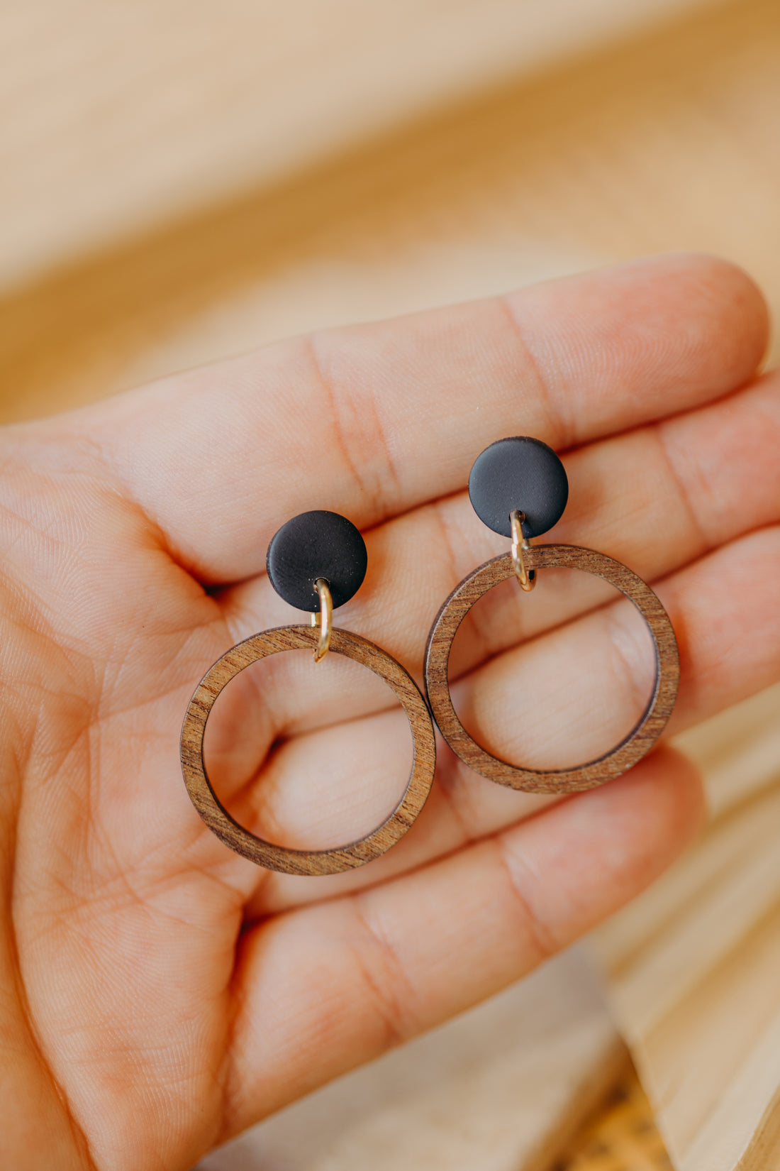 MALIA - round polymer clay earrings in black with wooden pendant circle