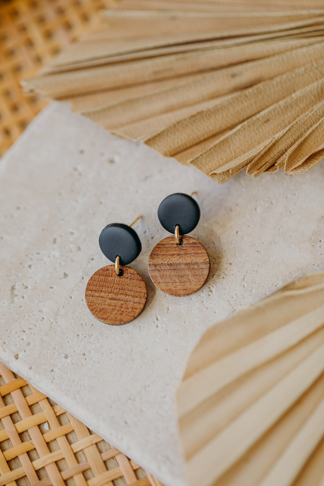 YUMI - round black polymer clay earrings with round wooden pendant