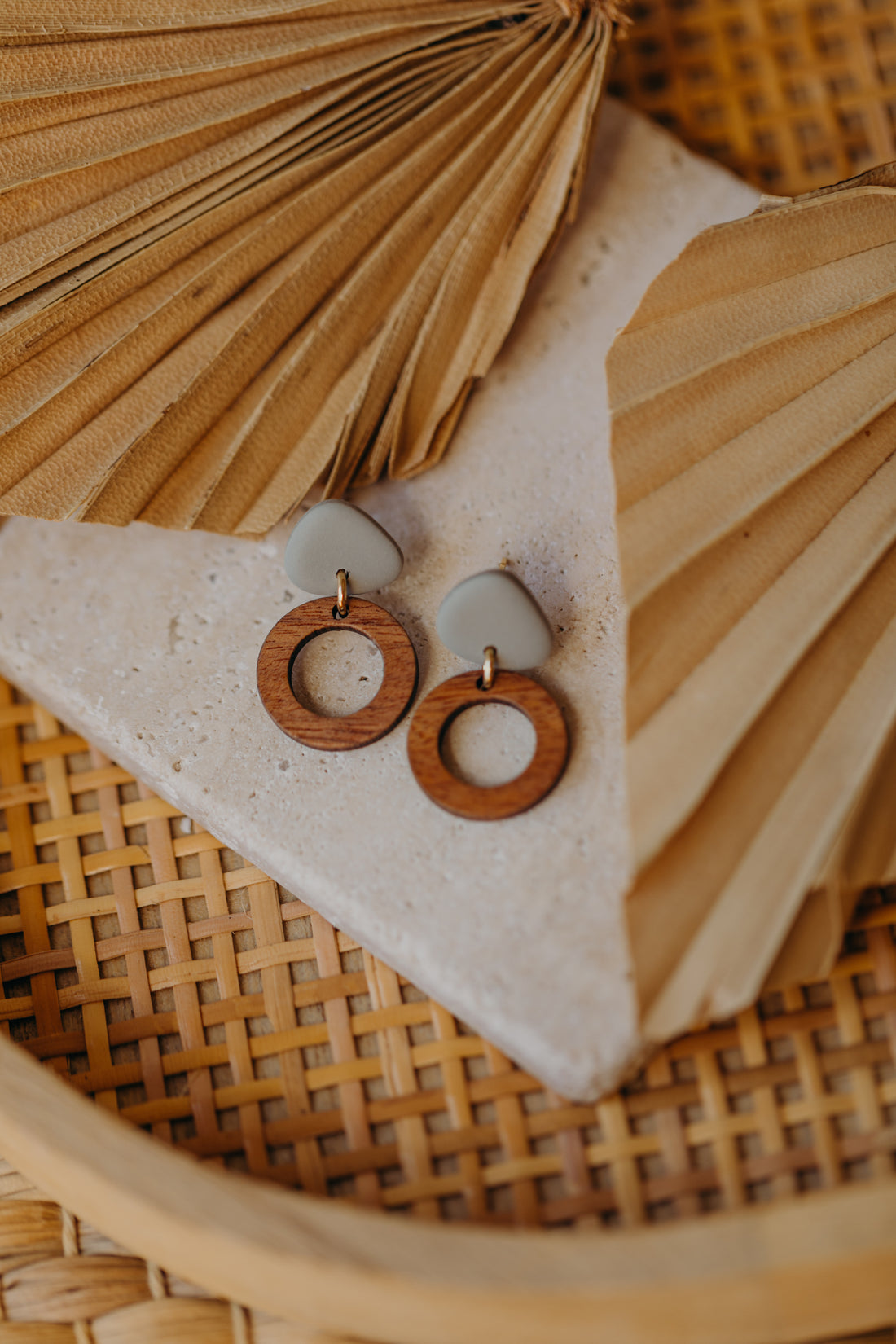SMILLA - triangular polymer clay earrings in mint with small circle