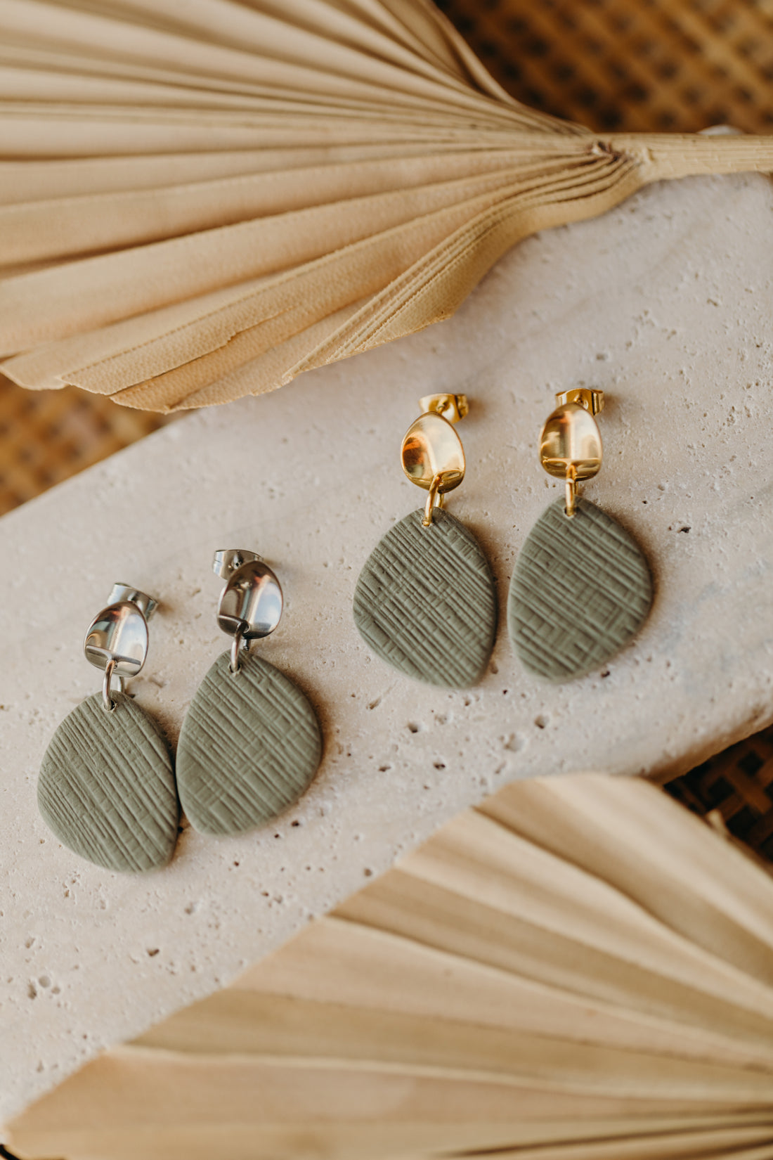 SCULLY - eukalyptus grüne ovale Ohrringe aus Polymer Ton Ohrringe mit Muster