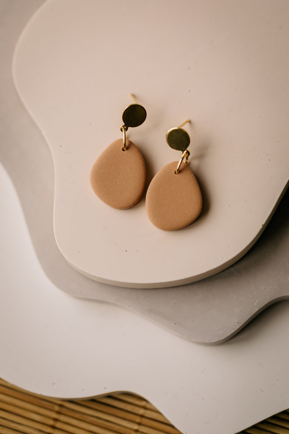 GLENI -  ovale leichte Ohrringe aus Polymer Ton in Frühlingsfarben