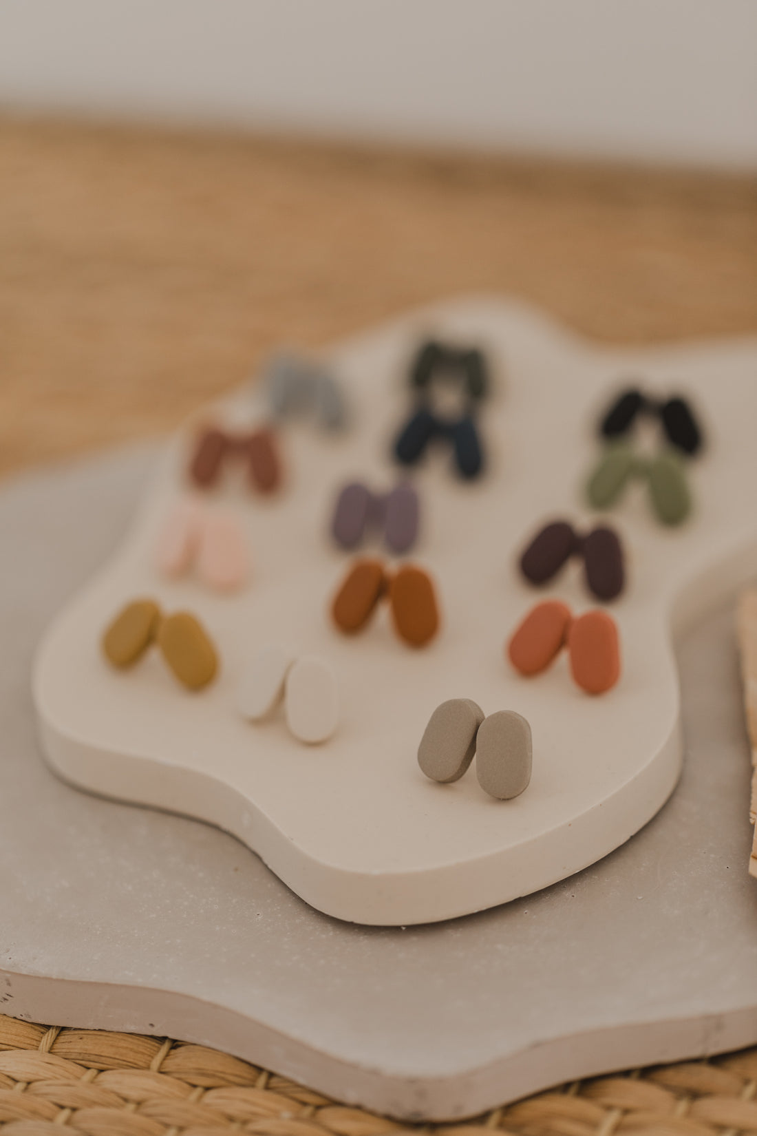 NUNI - small oval earrings made of polymer clay