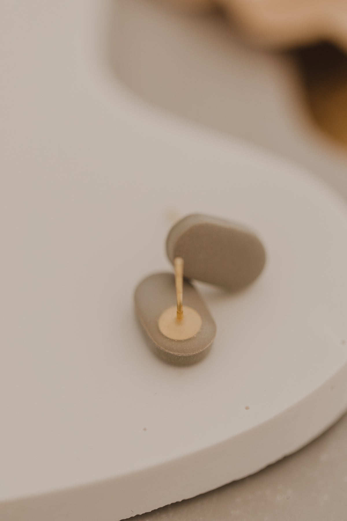 NUNI - kleine ovale Ohrstecker aus Polymer Ton