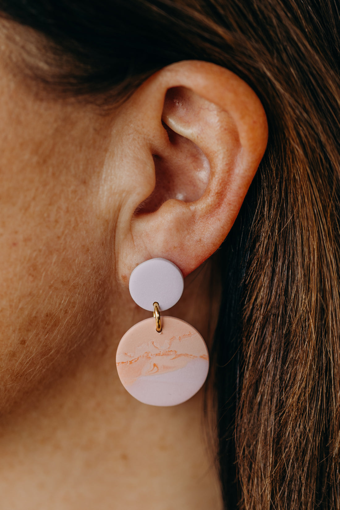 BELLA - runde Ohrringe aus Polymer Ton in Peach, Orange und Hellem Lila