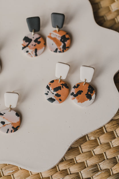 Eckige Polymer Ton Ohrringe in Terrakotta mit Vanille &amp; Schwarz