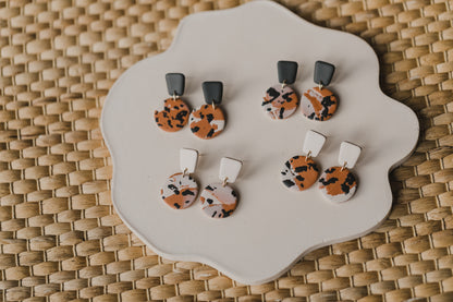 Eckige Polymer Ton Ohrringe in Terrakotta mit Vanille &amp; Schwarz