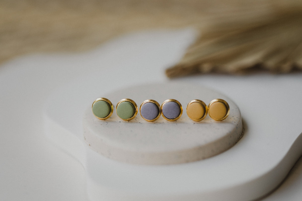 STELLA - kleine runde bunte Ohrstecker goldfarben