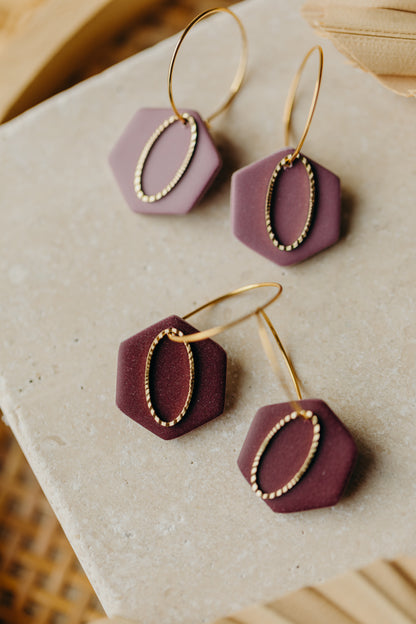 DESIREE - Hoop earrings with hexagonal polymer clay pendant in berry tones