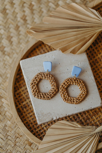 Eckige blaue Polymer Ton Ohrringe mit sechseckigem Rattan Anhänger