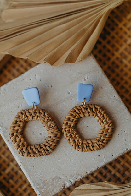 Eckige blaue Polymer Ton Ohrringe mit sechseckigem Rattan Anhänger
