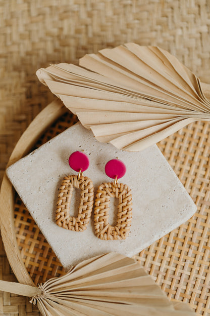 Runde pinke Polymer Ton Ohrringe mit rechteckigem Rattan Anhänger