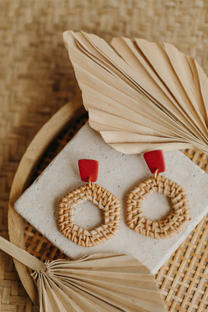 Eckige rote Polymer Ton Ohrringe mit sechseckigem Rattan Anhänger