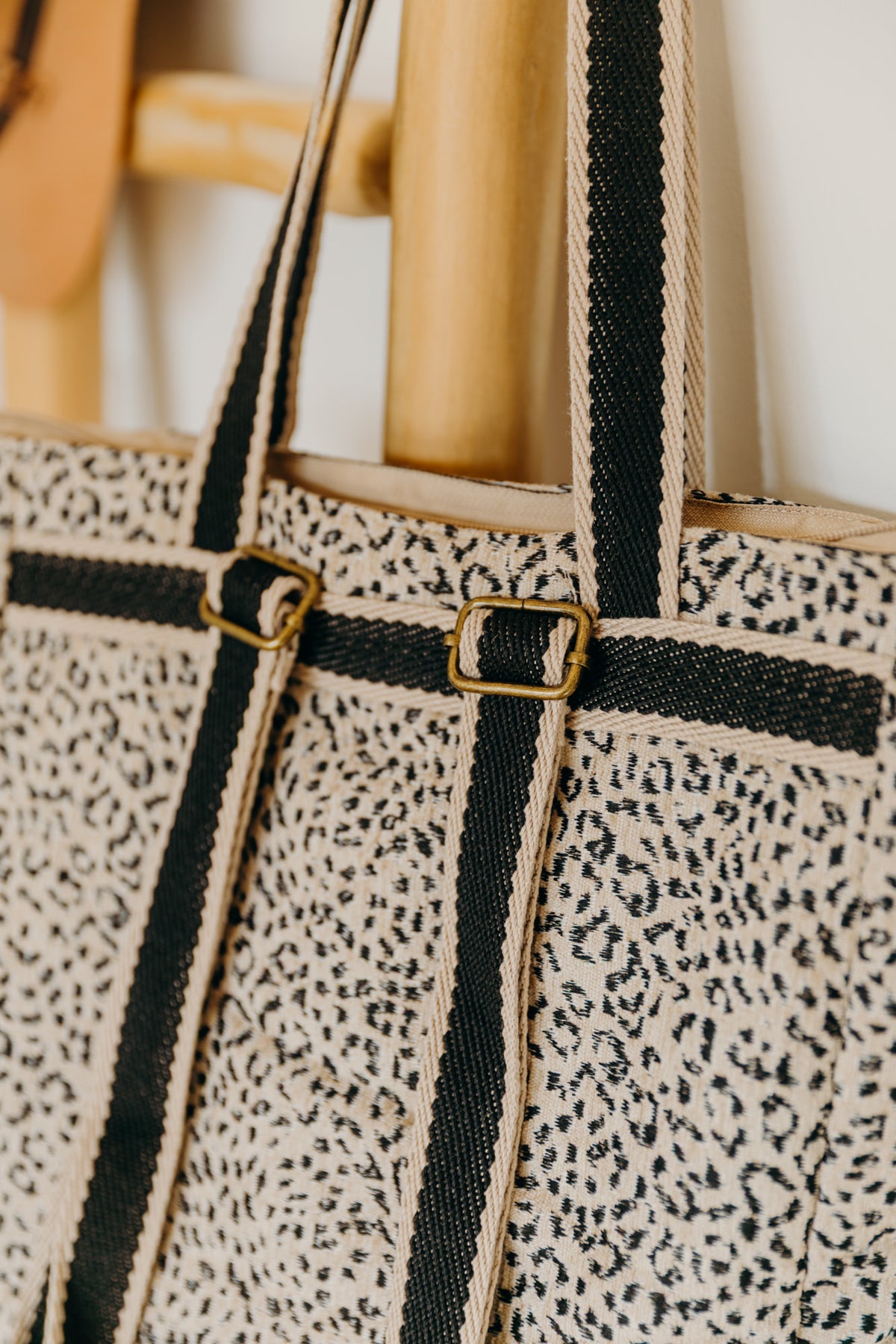 Beiger Leo Print Rucksack Shopper KOTO