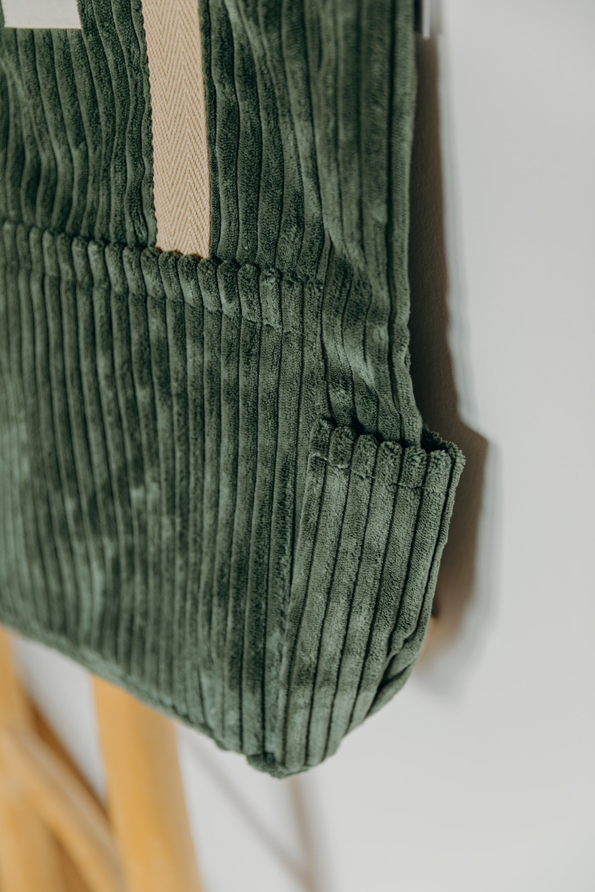 Grüner Cord Rucksack Shopper MUSGO mit Reißverschluss