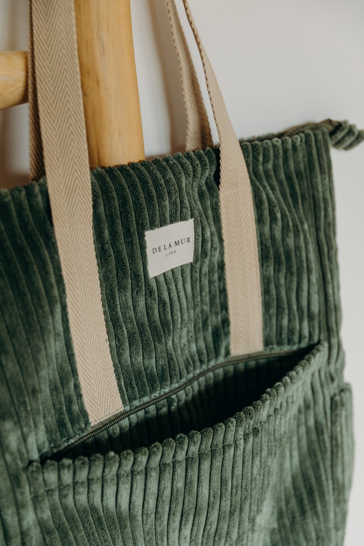 Grüner Cord Rucksack Shopper MUSGO mit Reißverschluss