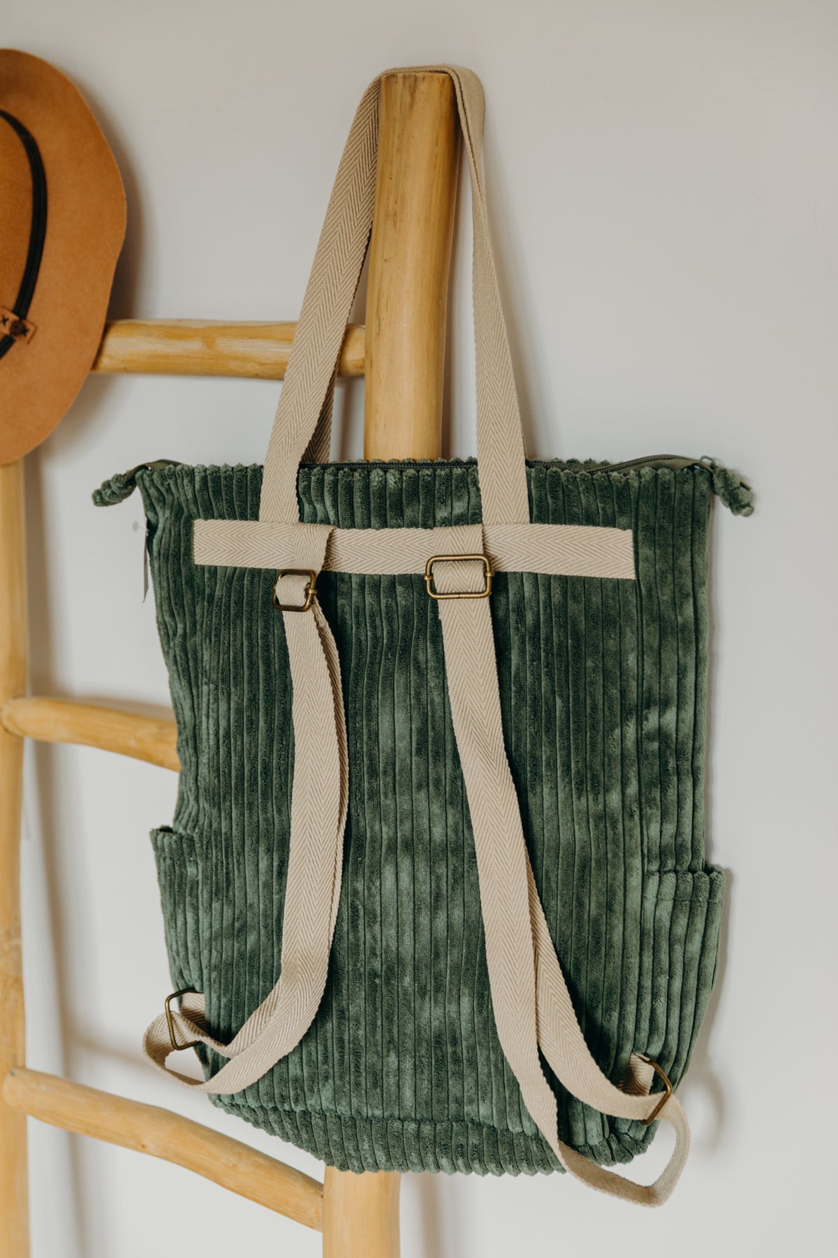 Grüner Cord Rucksack Shopper MUSGO mit Reißverschluss