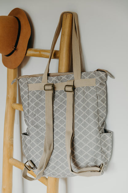 Beiger Rucksack Shopper PANT mit Rautenmuster Rückseite