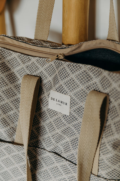 Beiger Rucksack Shopper PANT mit Rautenmuster Detail Reissverschluss