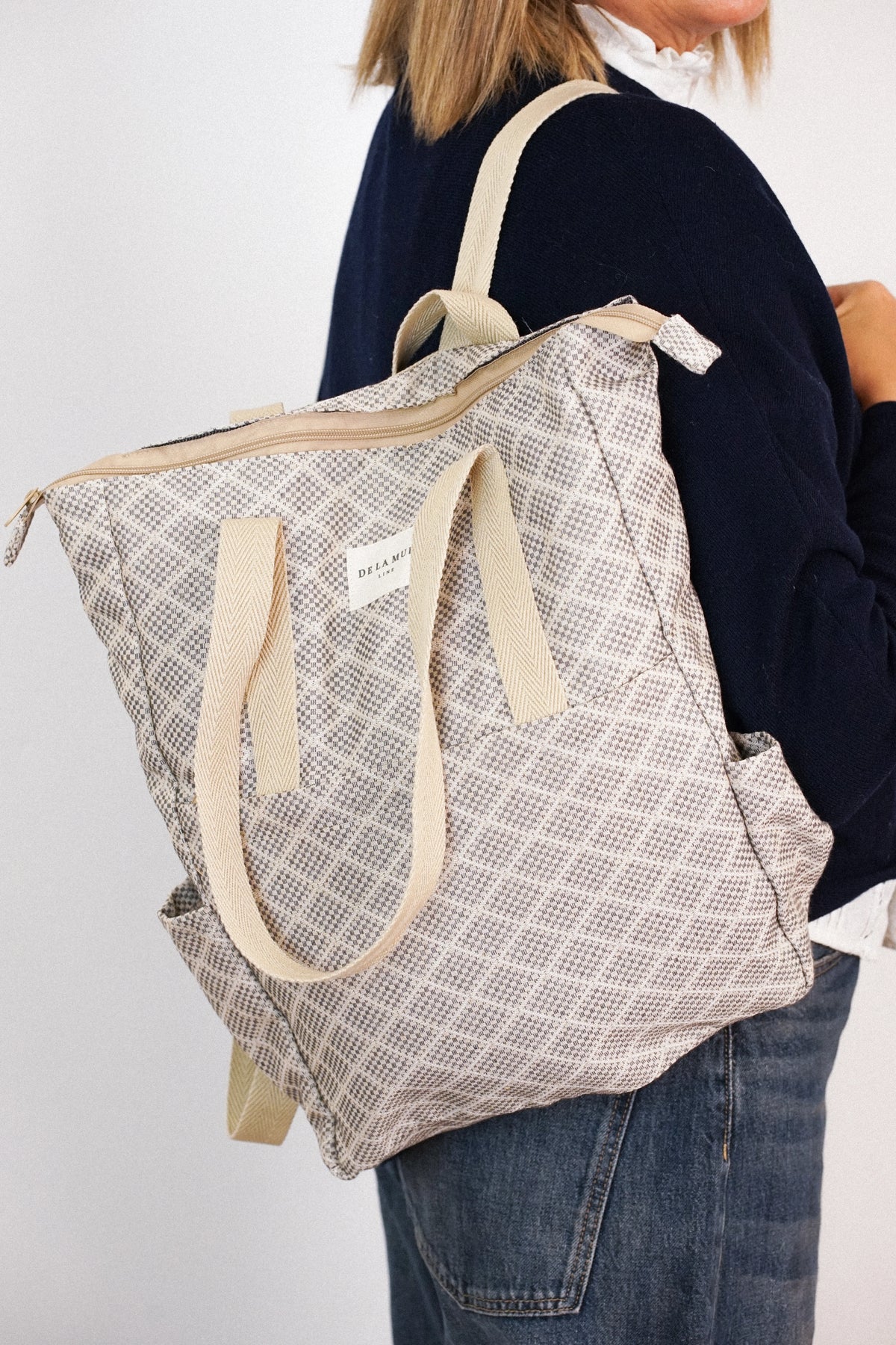 Beiger Rucksack Shopper PANT mit Rautenmuster Getragen