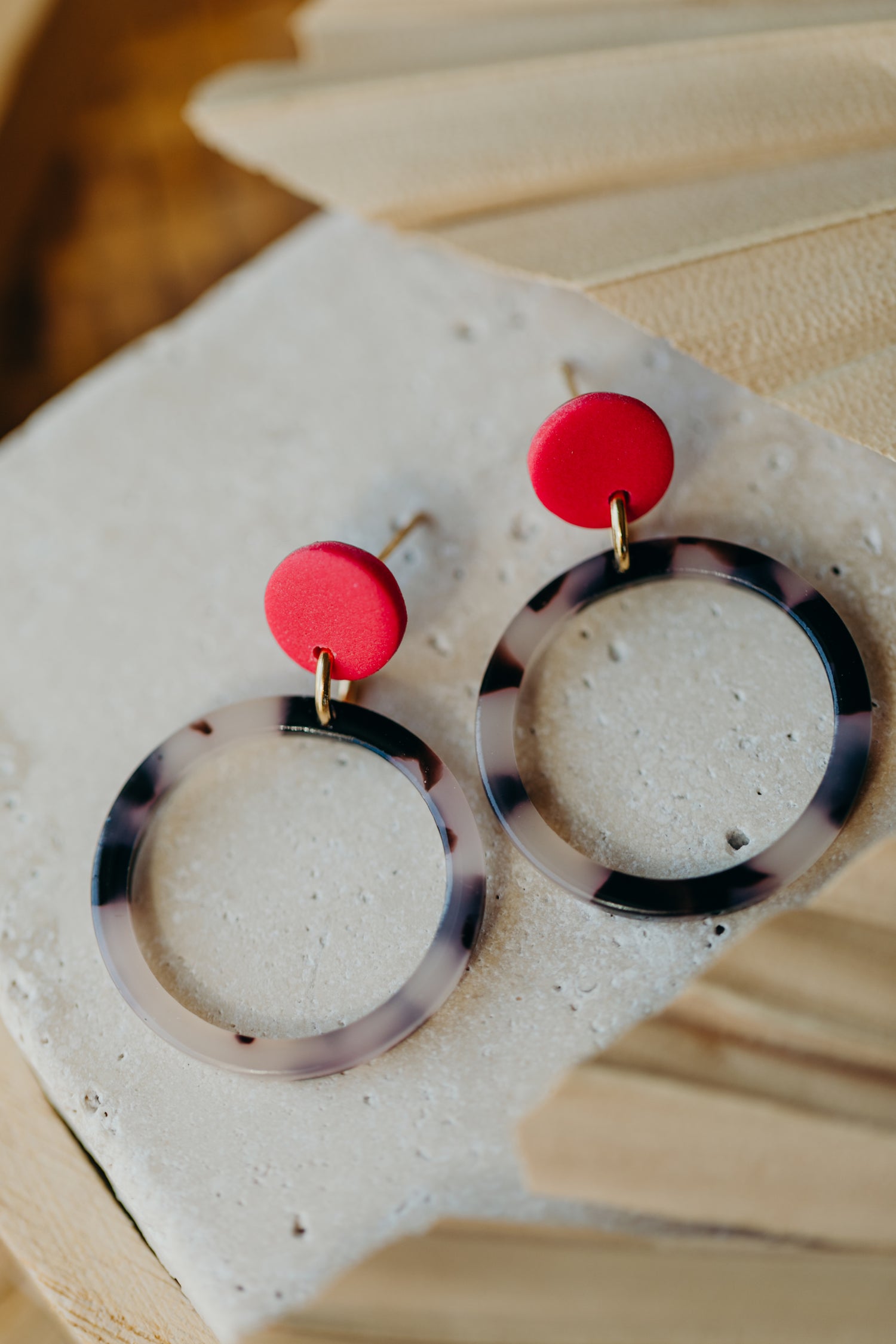 SABINA -  Ohrhänger aus Polymer Ton &amp; Acetat – Dunkles Pink
