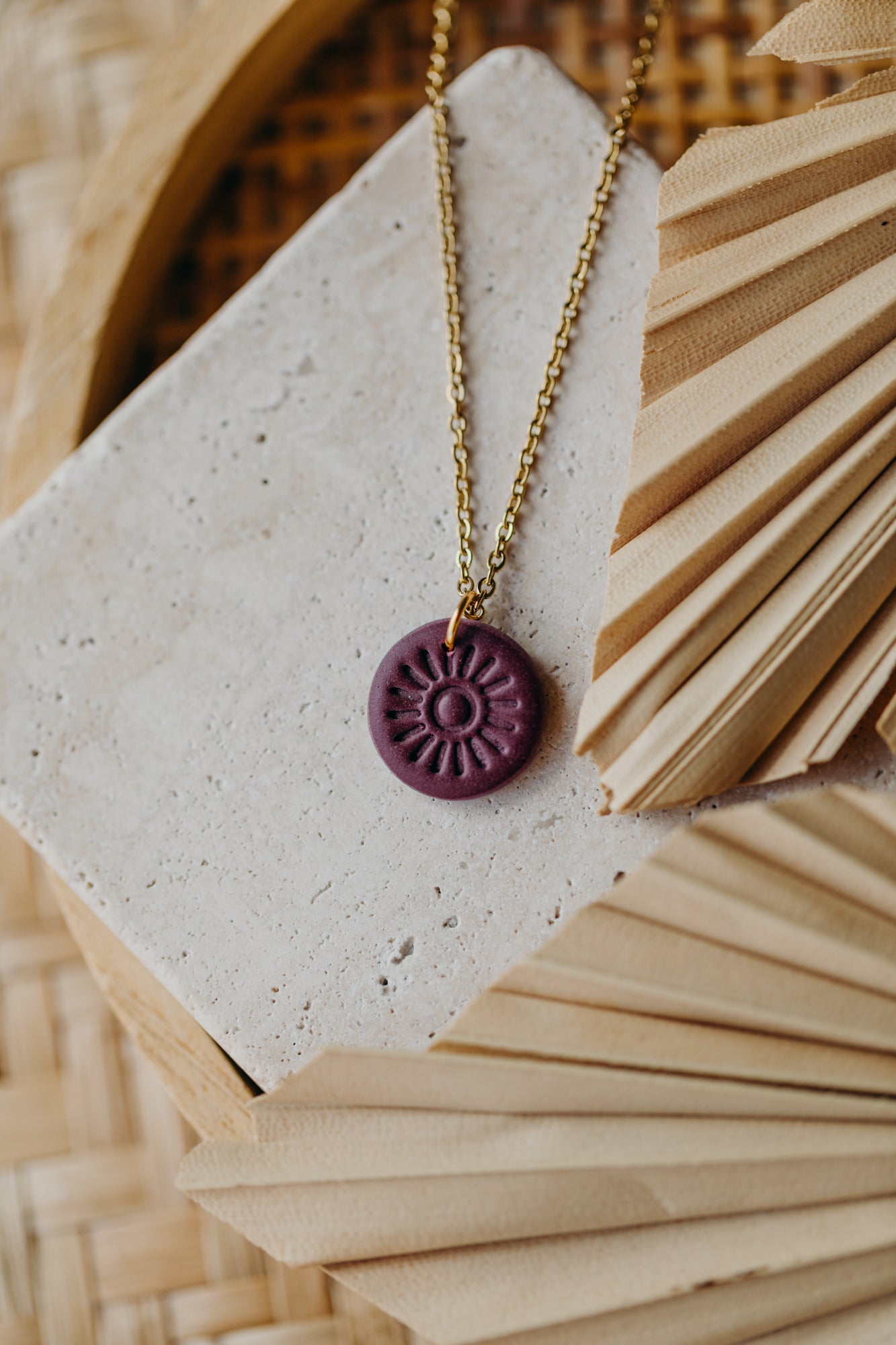 SELENA - Halskette Anhänger mit Muster in Merlot