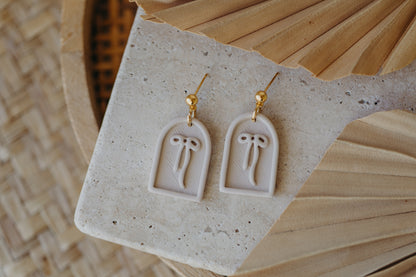 SELENE - Schleifen Ohrringe in Bogenform in vanille