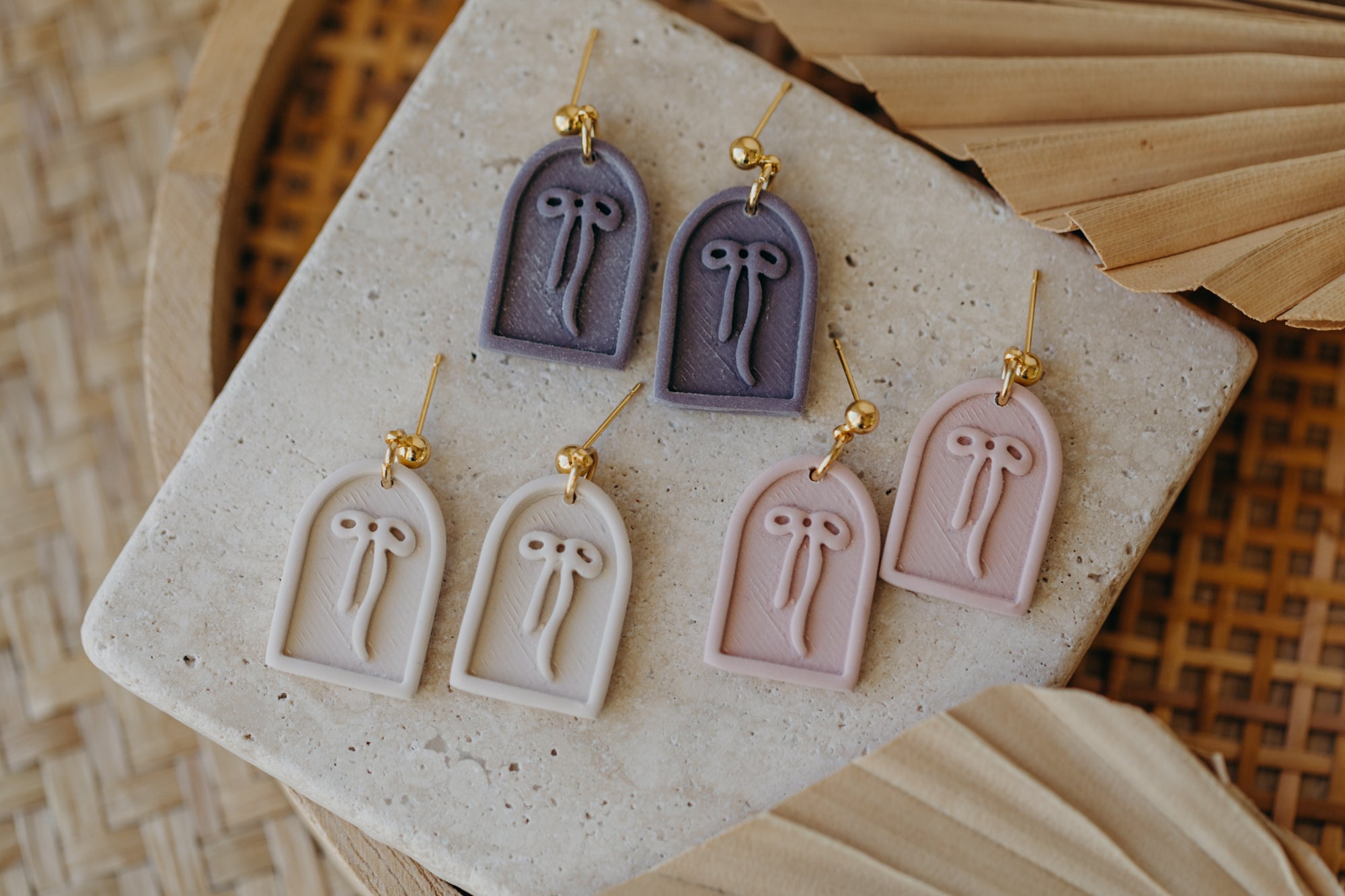 SELENE - Schleifen Ohrringe in Bogenform in rosa