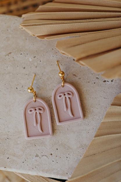 SELENE - Schleifen Ohrringe in Bogenform in rosa