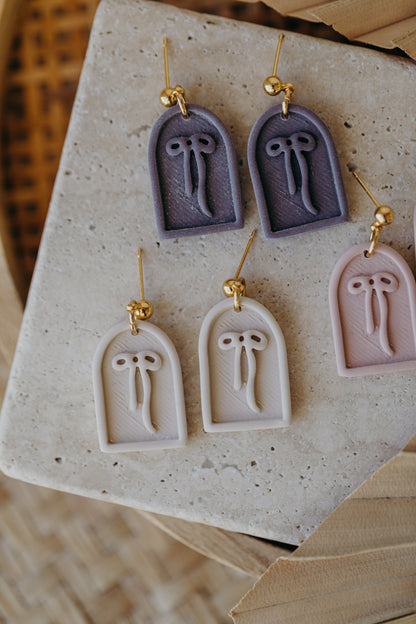 SELENE - Schleifen Ohrringe in Bogenform in vanille