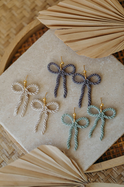 SERAPHINA - große Schleifen Ohrringe Kordelmuster in Lavendel