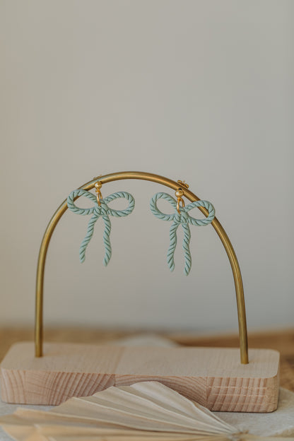 SERAPHINA - große Schleifen Ohrringe Kordelmuster in salbeigrün